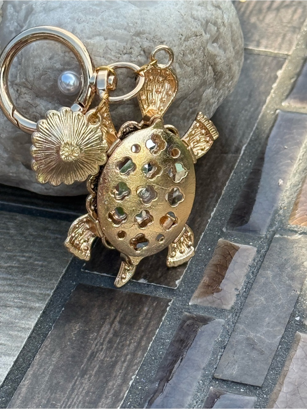 NWT Crystal Blue Rhinestone Turtle Glass Stone Keychain - Picture 4 of 4